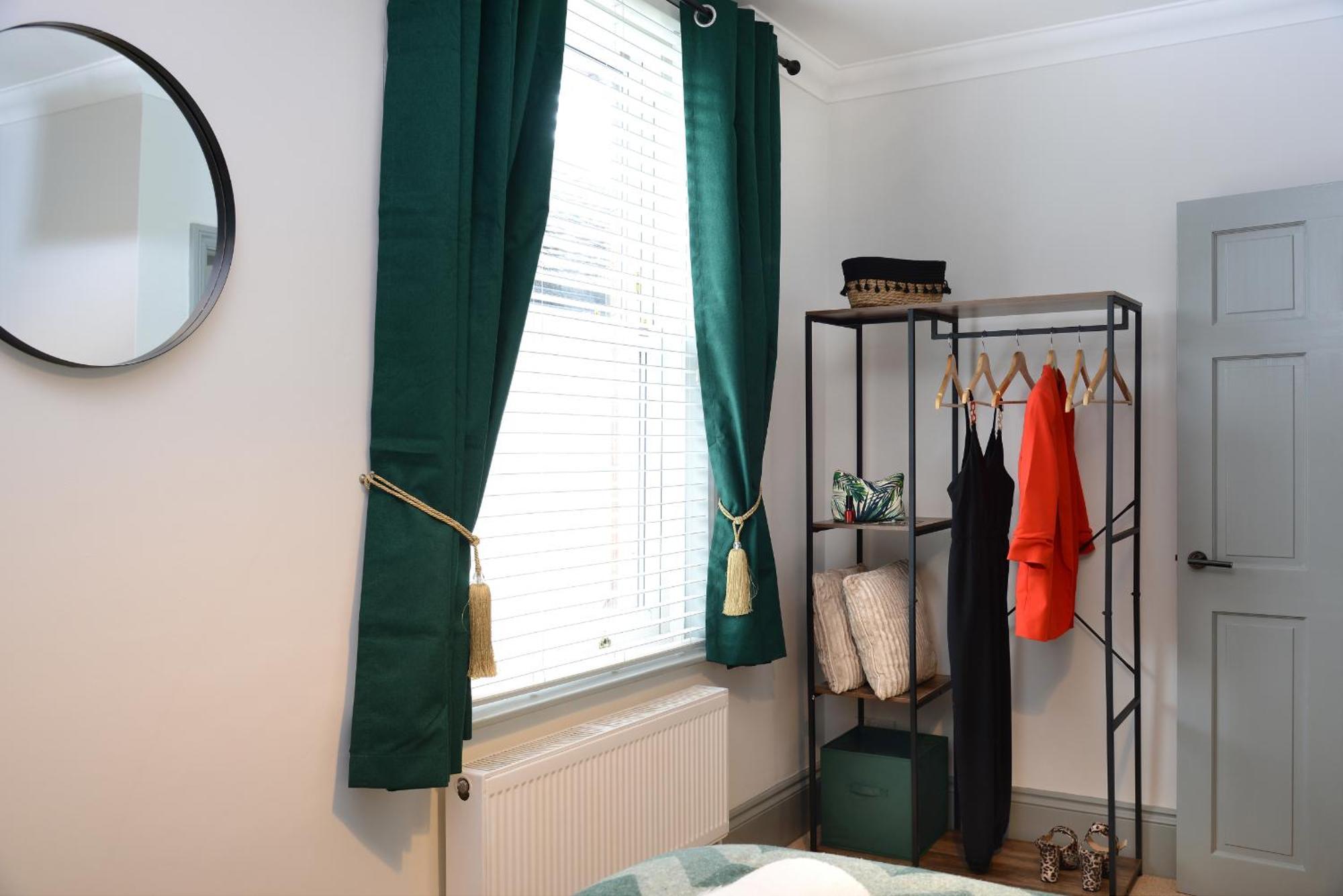 The Old Brewery Boardroom - Winchester City Centre - Unique Property - Free Parking - Sleeps 6 - By Xplus Stays Eksteriør billede