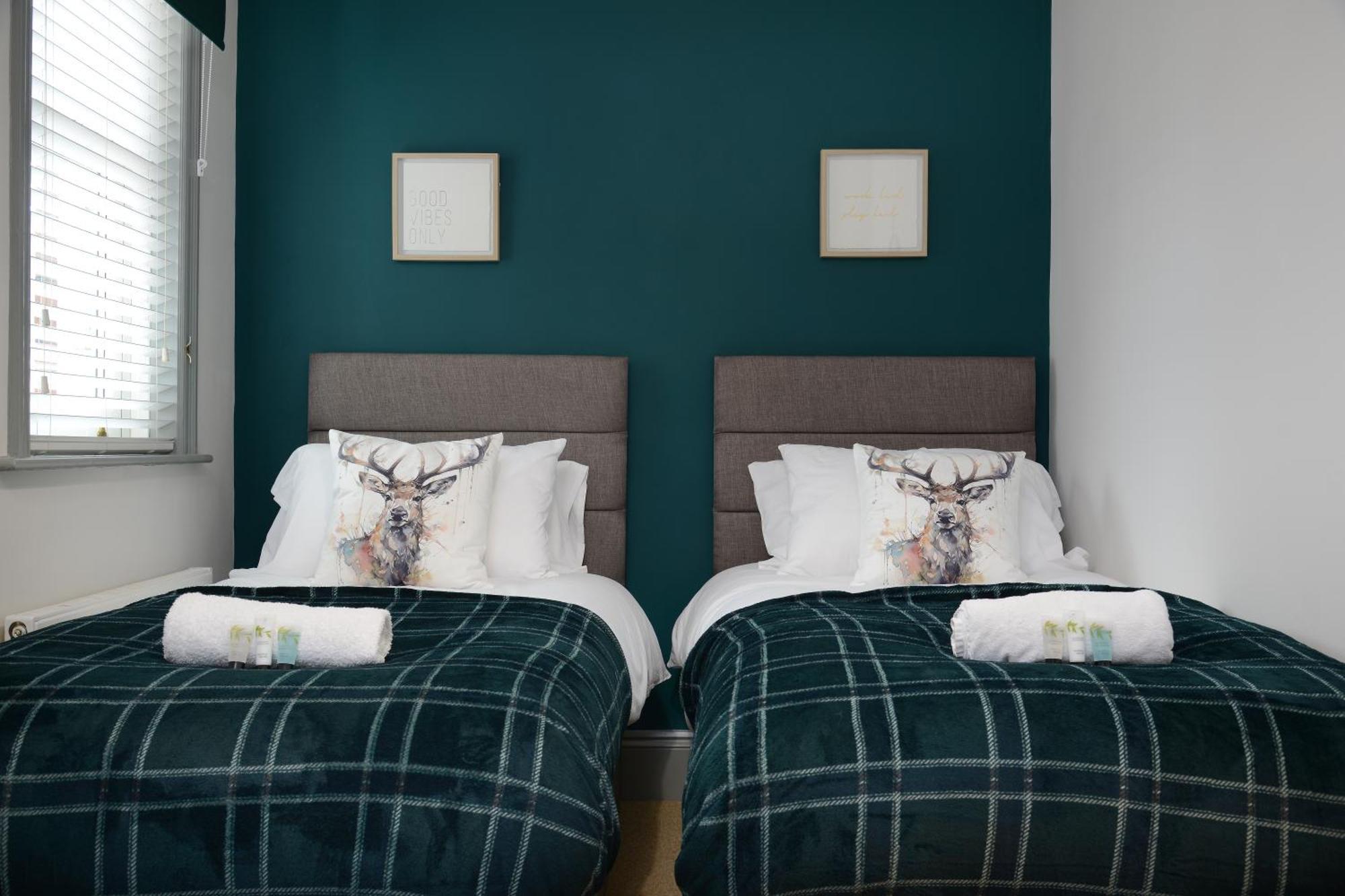 The Old Brewery Boardroom - Winchester City Centre - Unique Property - Free Parking - Sleeps 6 - By Xplus Stays Eksteriør billede